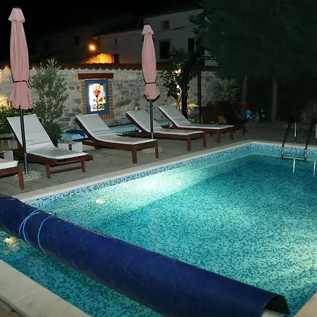 Art House With Pool By Rovinj-Holiday * ロヴィンスコ・セロ